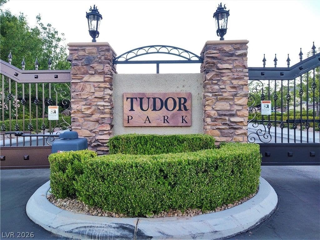 9213 Tudor Park Place photo 3