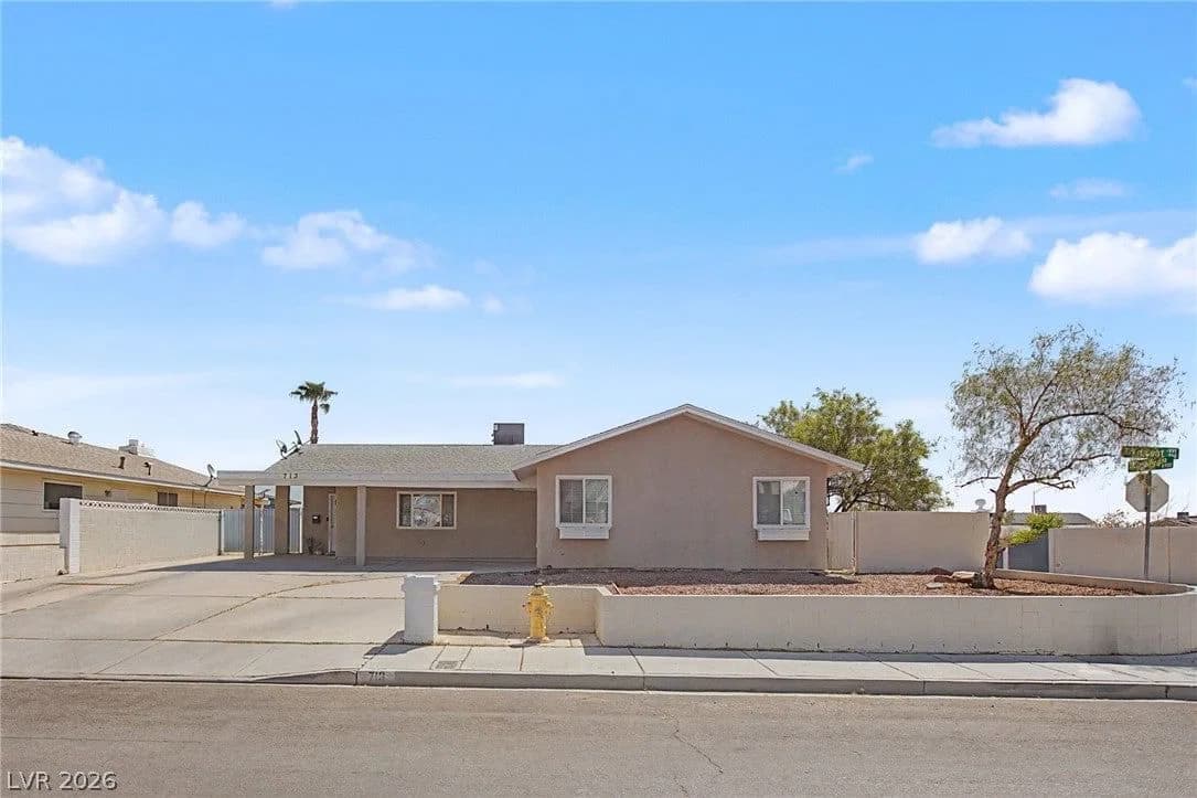713 Vincent Way photo 3