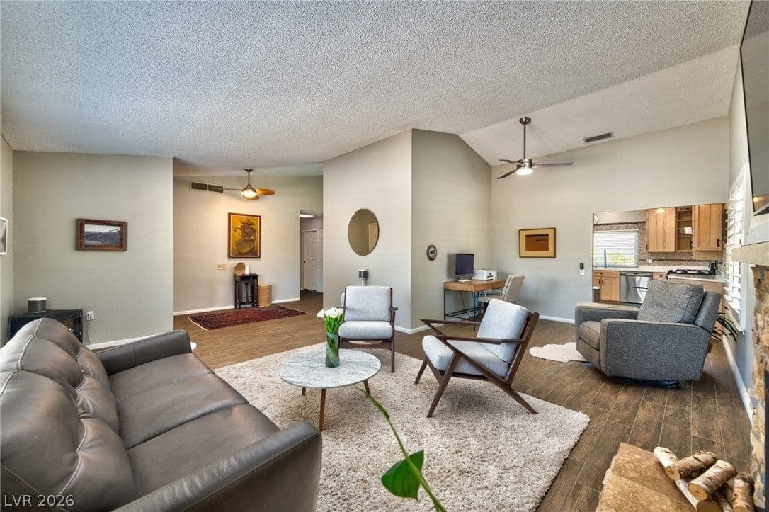 1524 Sherri Lane photo 2