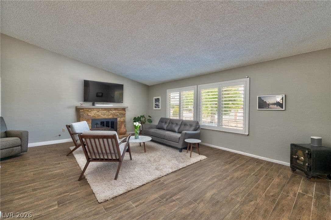1524 Sherri Lane photo 3