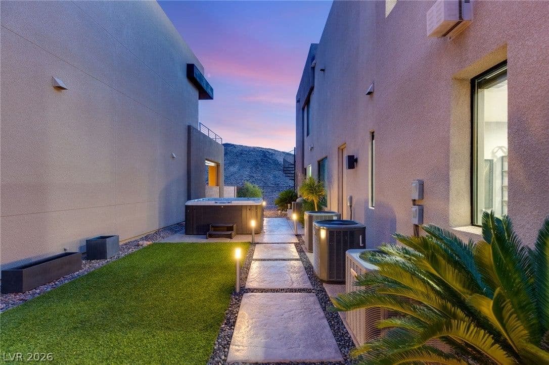 921 Vegas View Drive photo 5