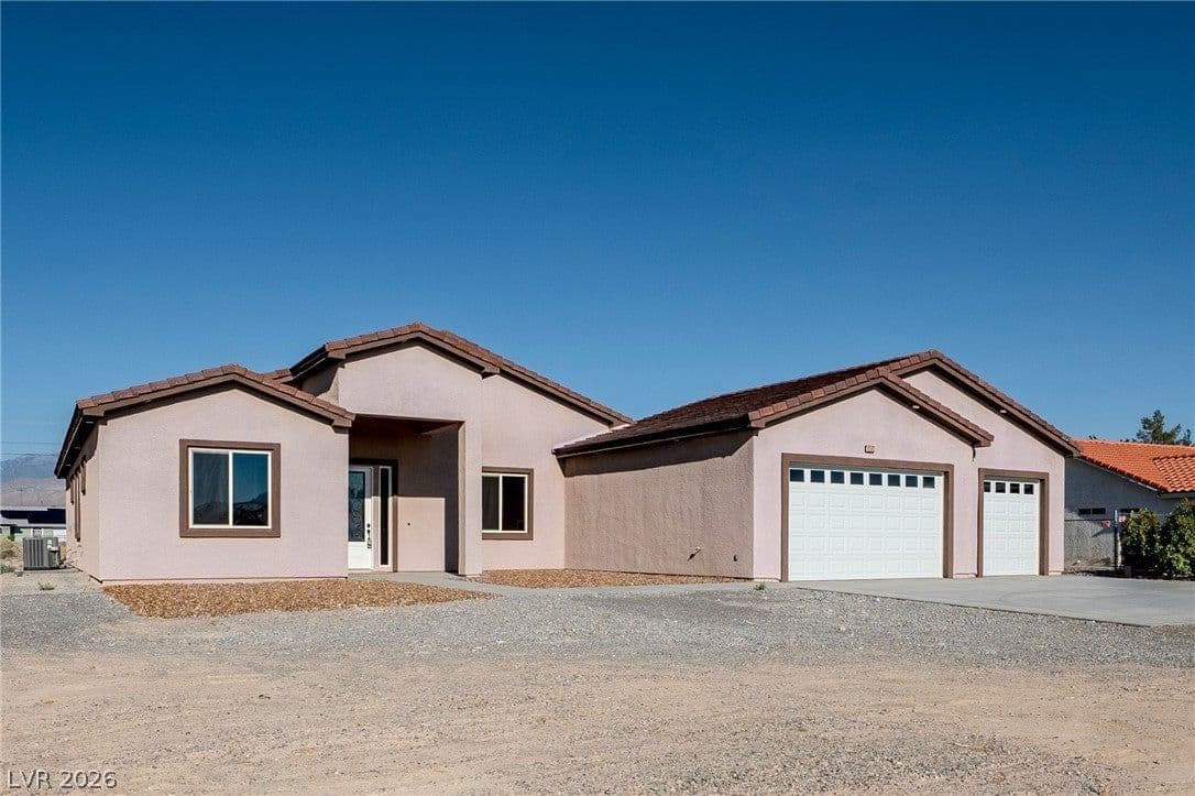 2181 Arrow Court photo 3