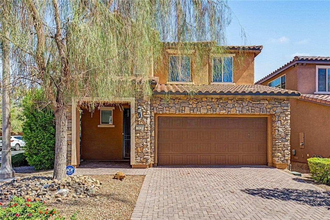 7028 Amapa Road photo 3
