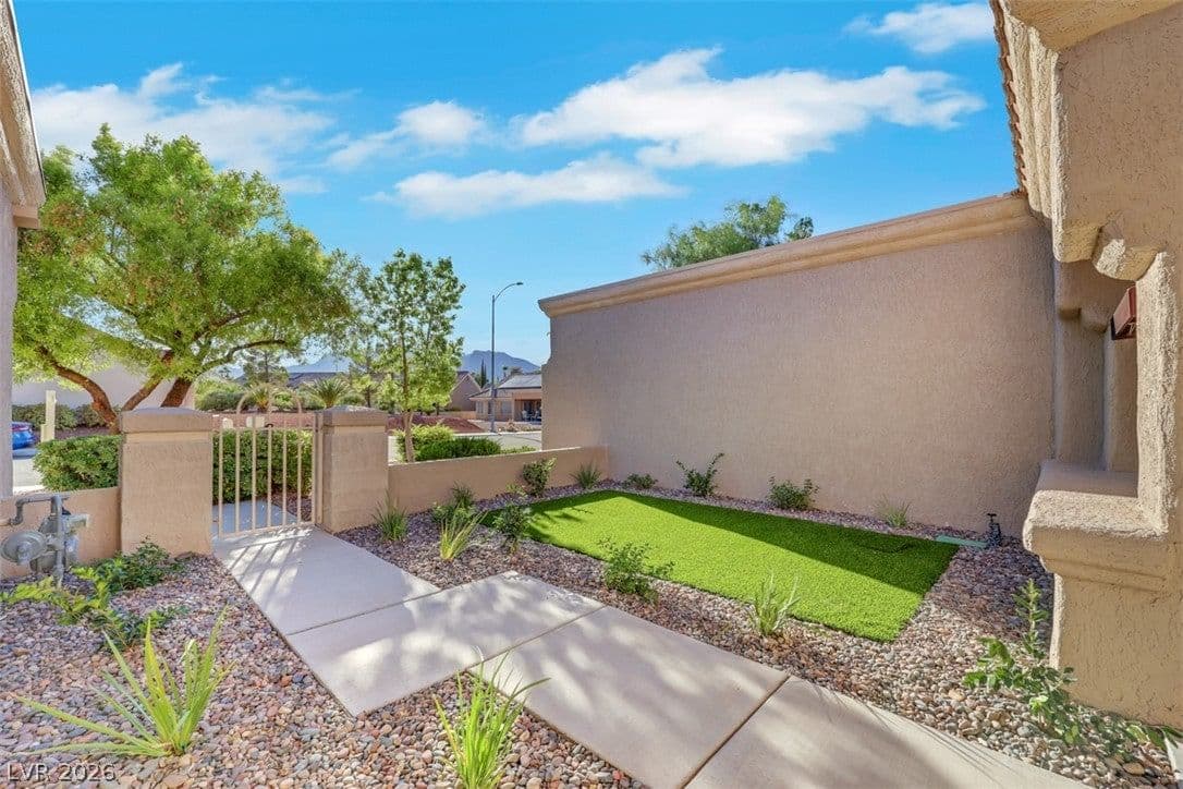 2448 Sunup Drive photo 4