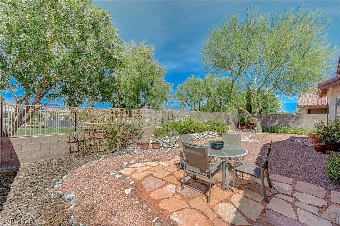 8316 Dawn Breeze Avenue photo 4