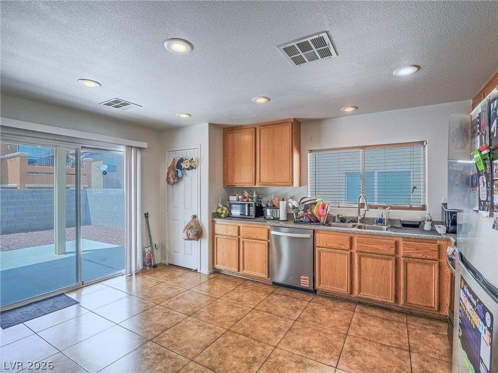 6581 Sunset Pines Street photo 3