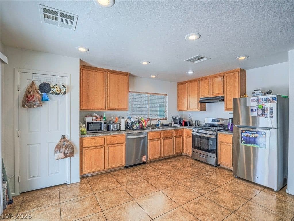 6581 Sunset Pines Street photo 2
