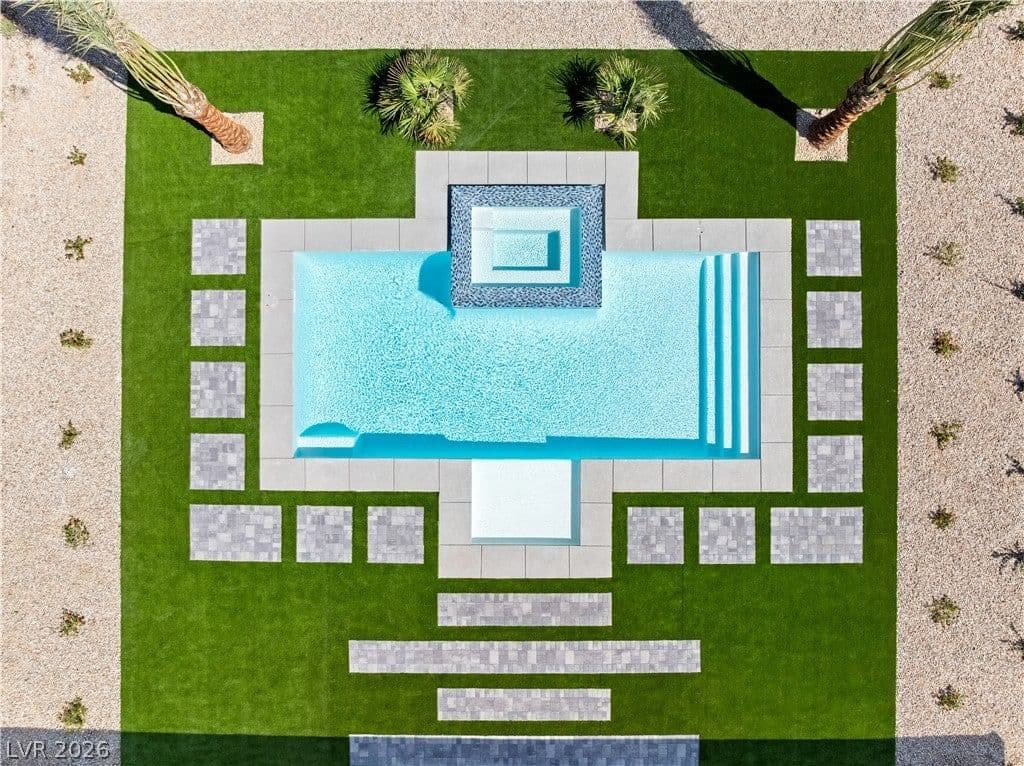 470 Paradise Hills Drive photo 3