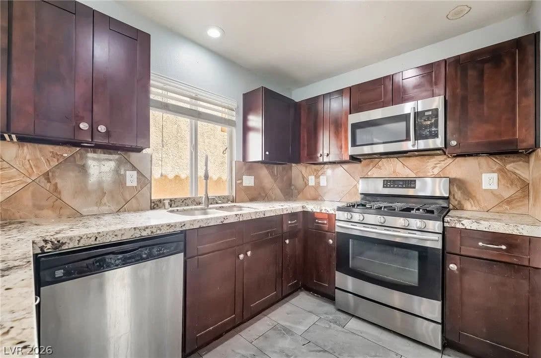 7527 Jacaranda Leaf Street photo 4
