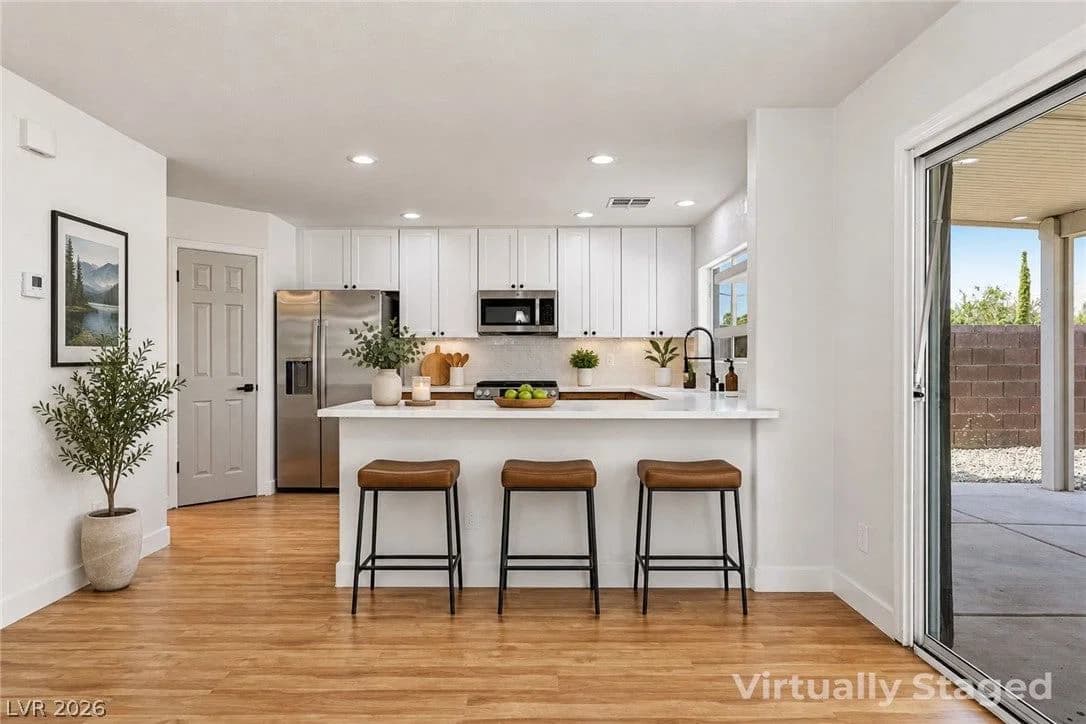 5044 Wild Buffalo Avenue photo 4