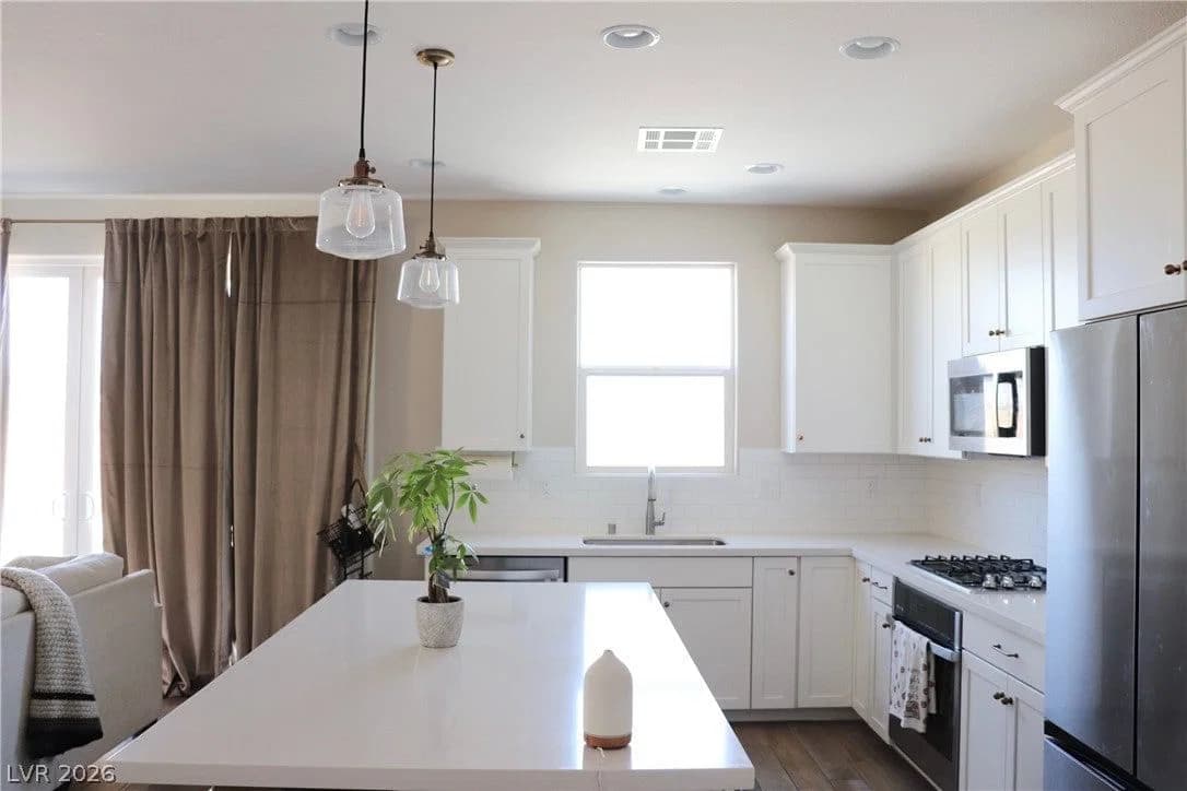 4026 Painted Lady Avenue photo 4