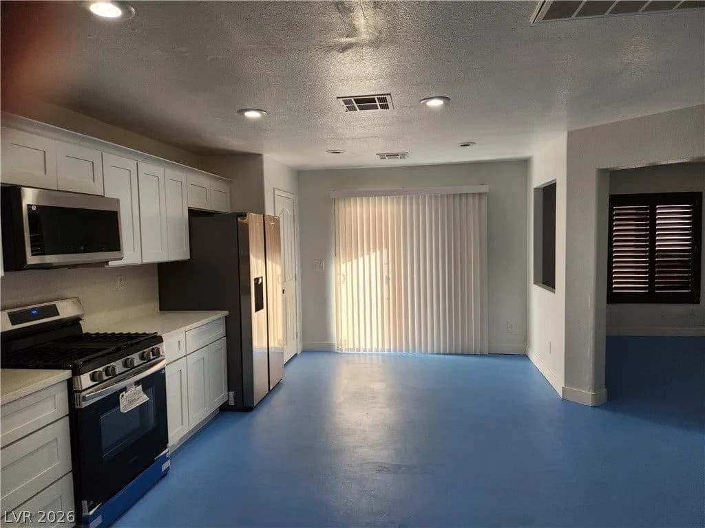 523 Redruth Drive photo 2