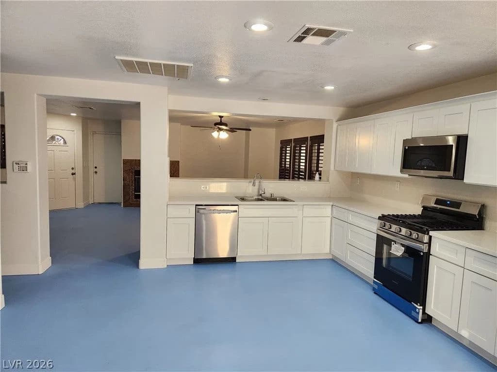 523 Redruth Drive photo 4