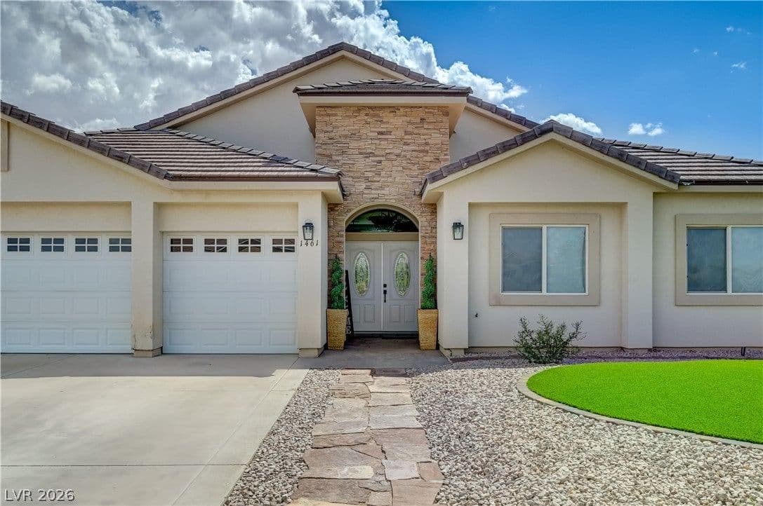 1461 Lake Valley Drive photo 3