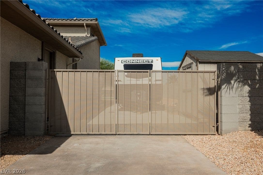 3853 River Heights Lane photo 4