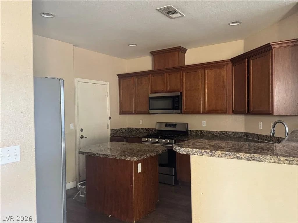 8141 Pink Desert Street photo 4