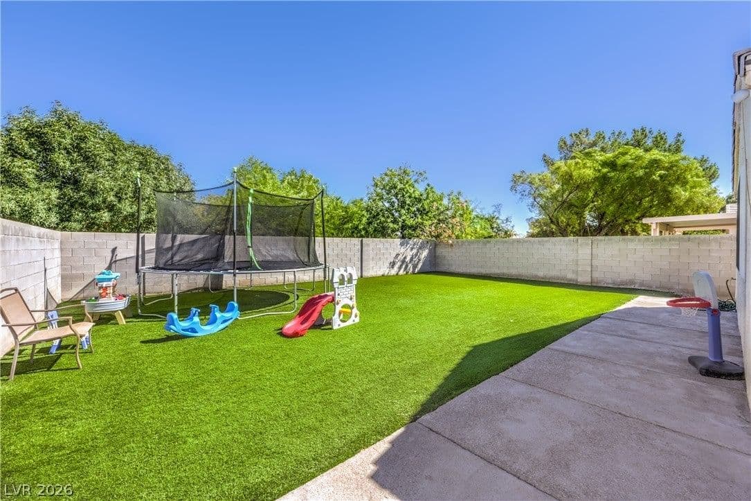 5528 Raven Creek Avenue photo 2