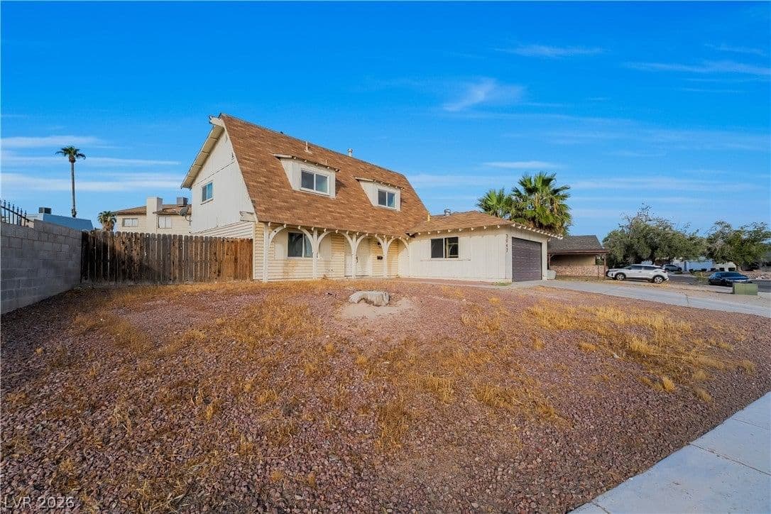 3047 Plaza Street photo 4