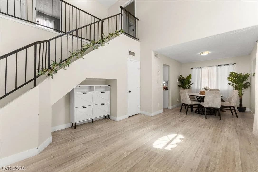 1404 Robin Street photo 3