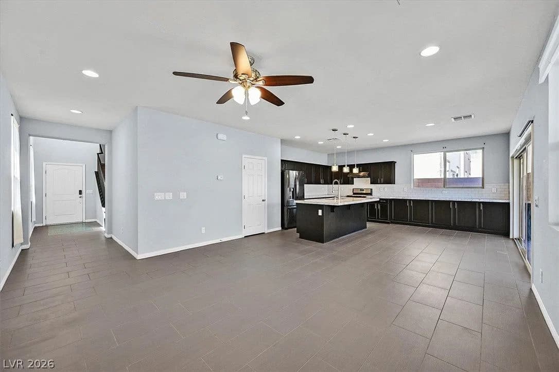 272 Finsbury Court photo 3