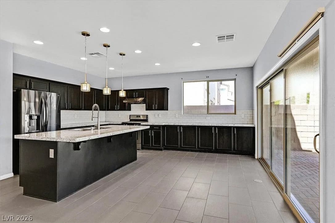 272 Finsbury Court photo 5