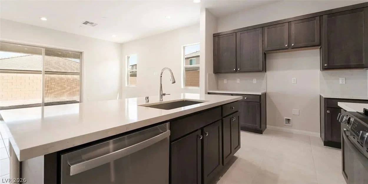 650 Ambridge Drive photo 4
