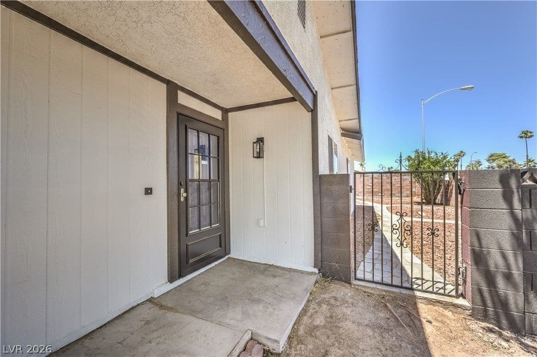 4370 Lariat Drive photo 4