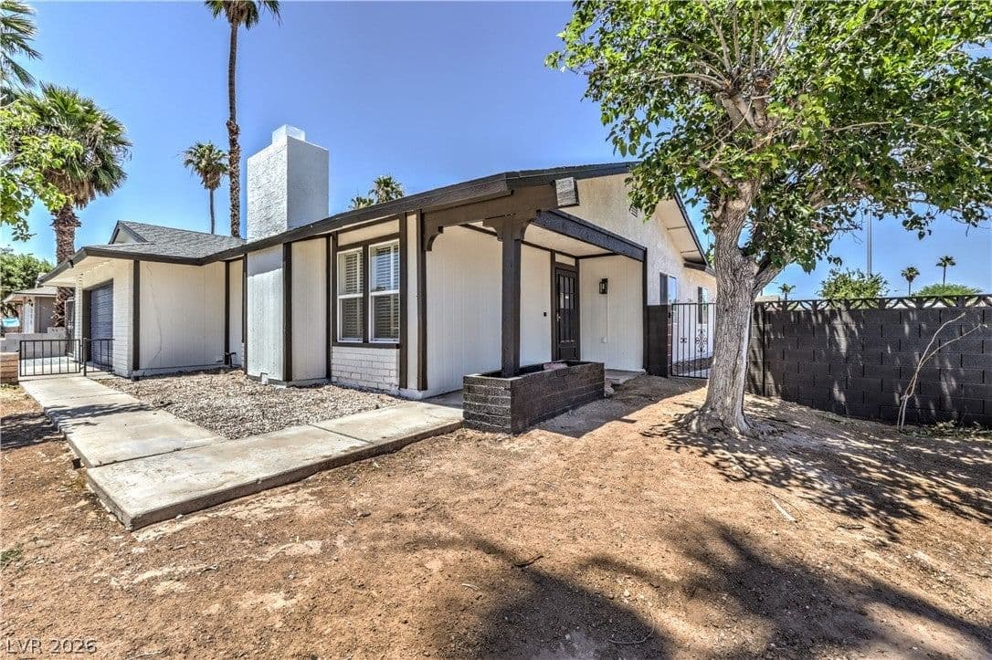 4370 Lariat Drive photo 3