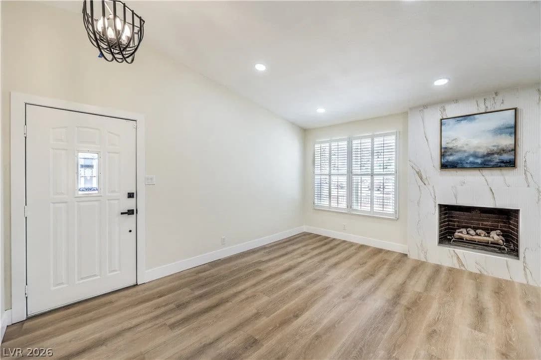 4370 Lariat Drive photo 5