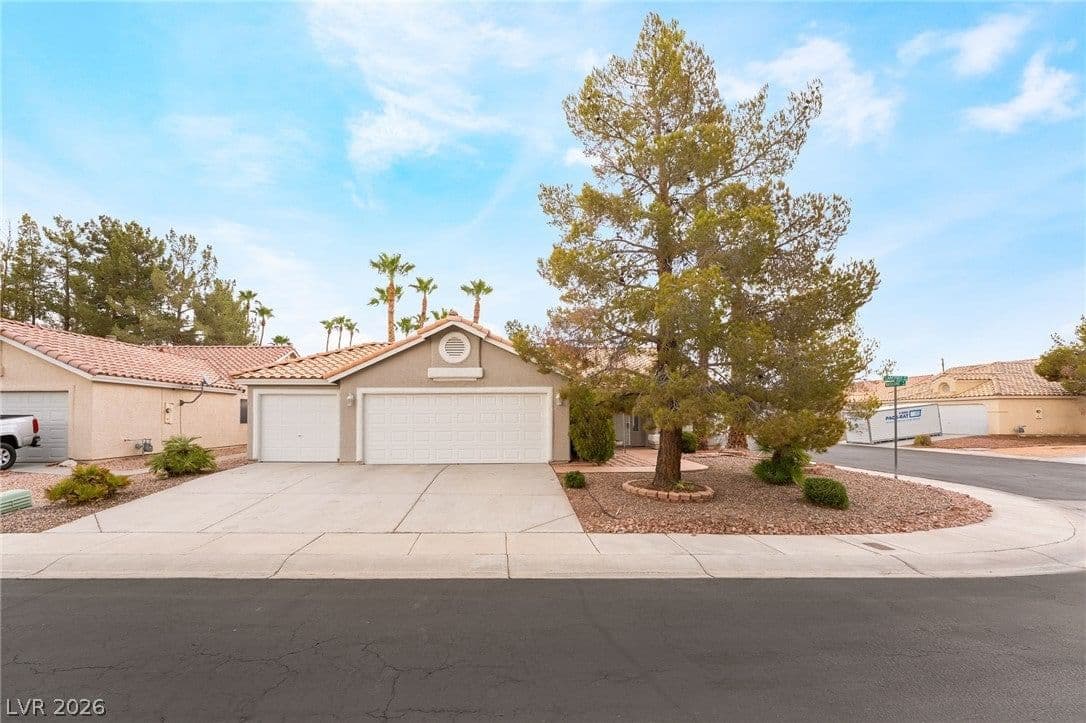 4866 Carefree Drive photo 2