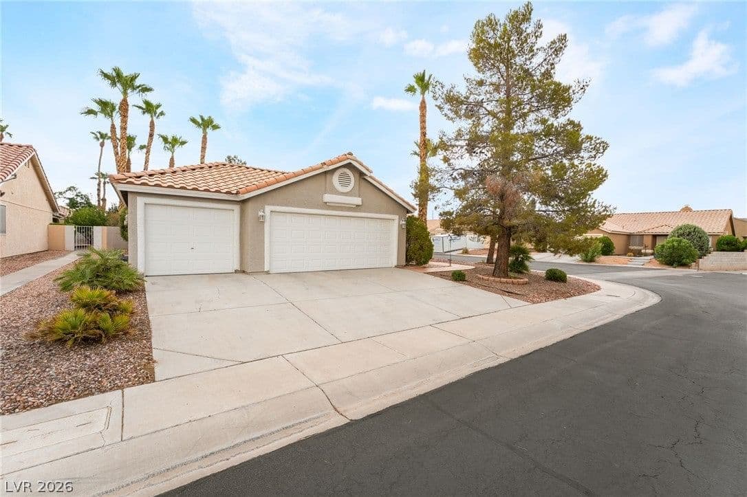 4866 Carefree Drive photo 3