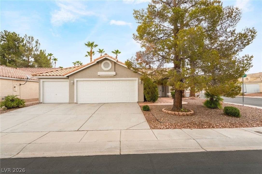 4866 Carefree Drive photo 4