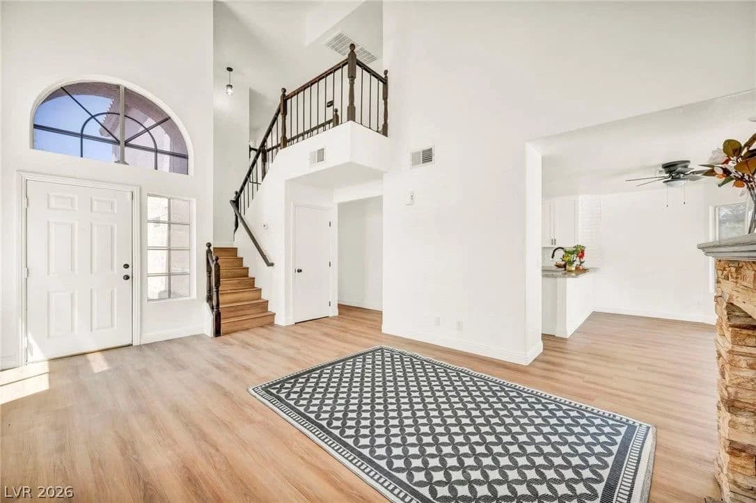 5322 Sandstone Drive photo 2