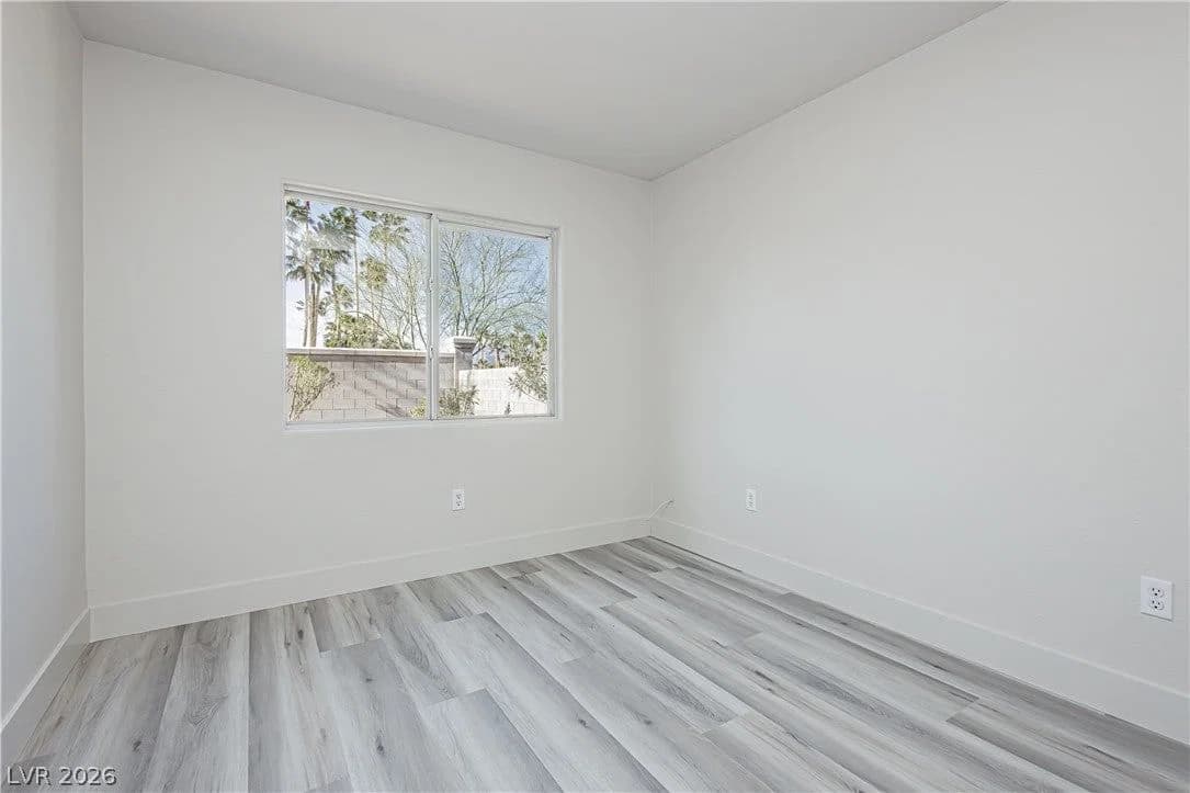 7816 Sparrowgate Avenue photo 5