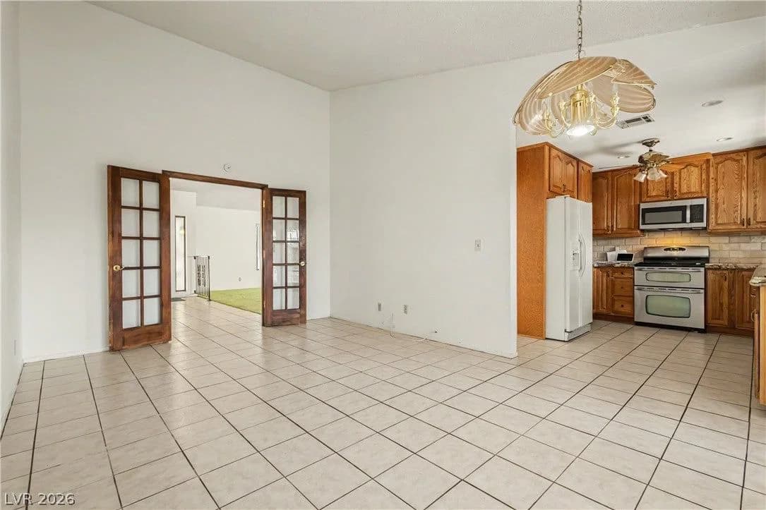 6592 Peachtree Lane photo 4