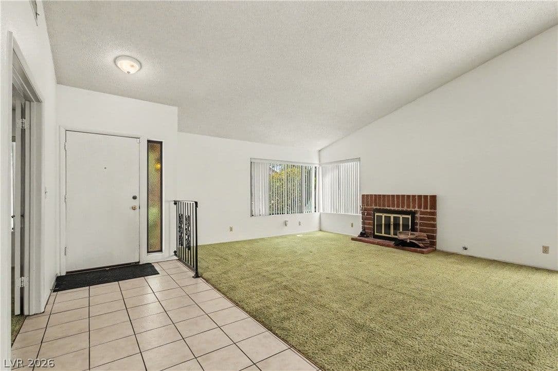 6592 Peachtree Lane photo 2