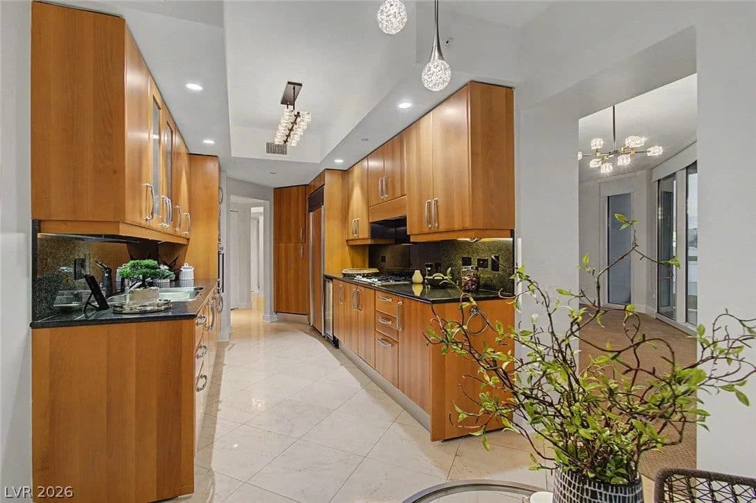 2877 Paradise Road photo 2