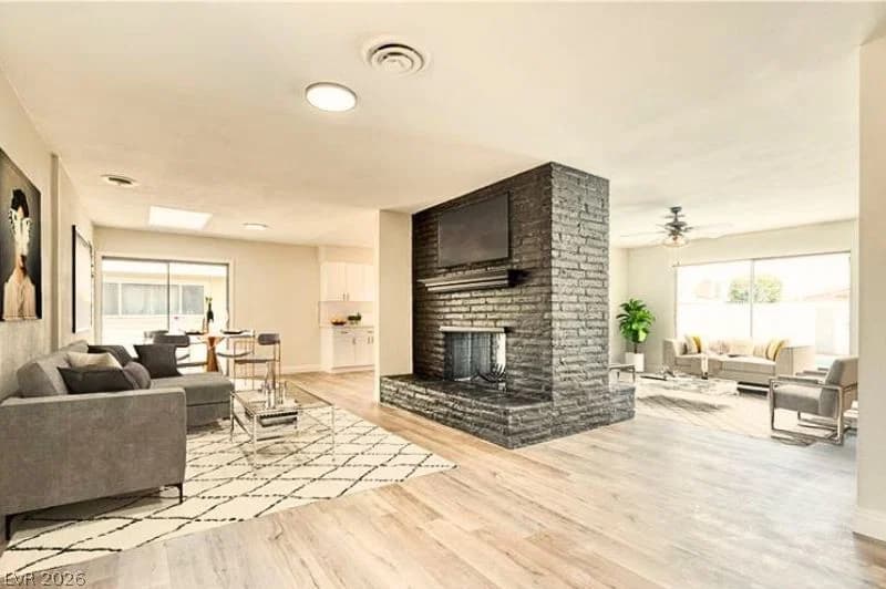 4317 Sawyer Avenue photo 3