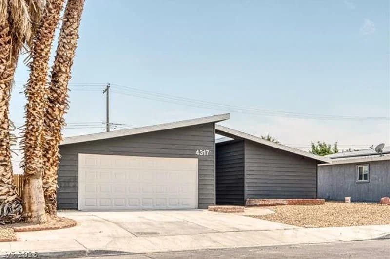 4317 Sawyer Avenue photo 2