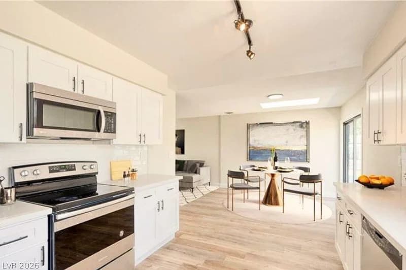 4317 Sawyer Avenue photo 4
