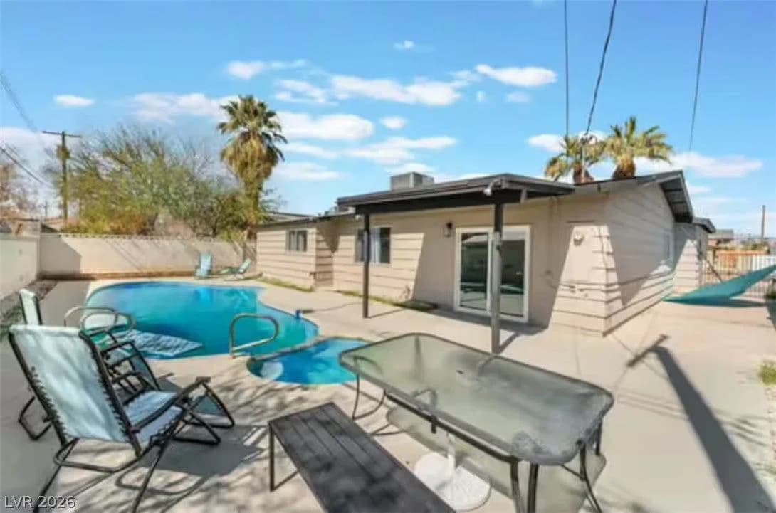 3101 Kings Way photo 3