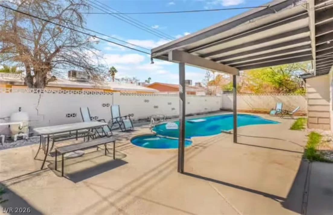 3101 Kings Way photo 5