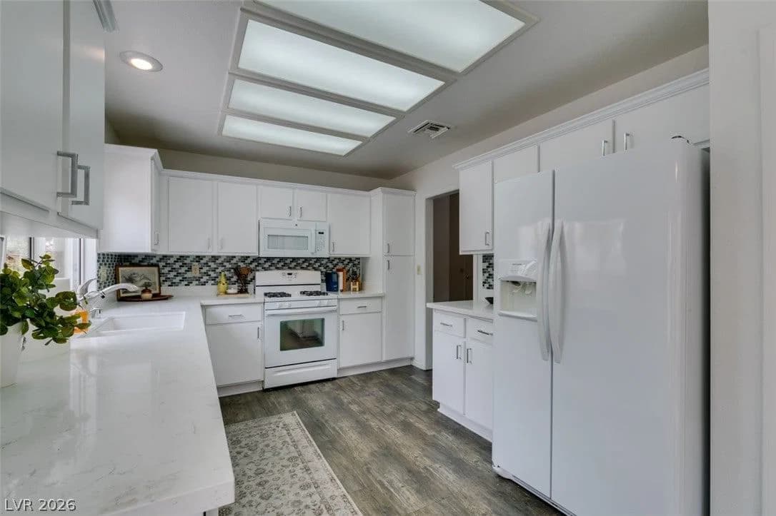 2817 Lotus Hill Drive photo 3