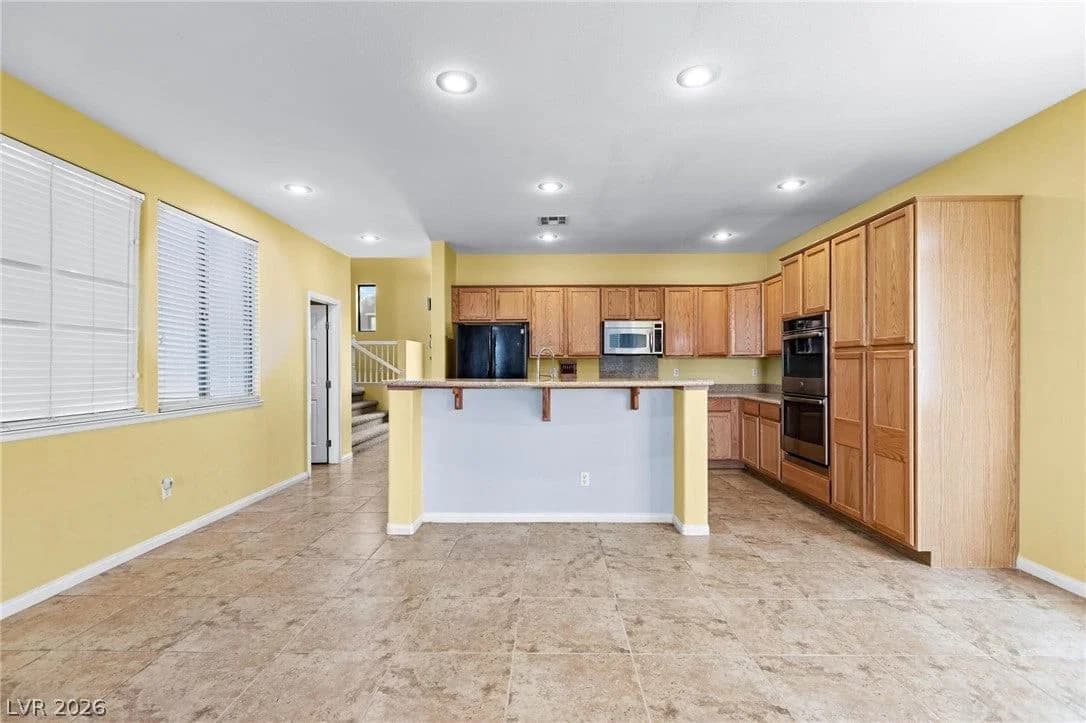 5656 Almocita Court photo 4