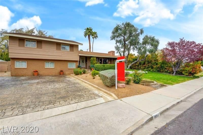 1804 Chapman Drive photo 3