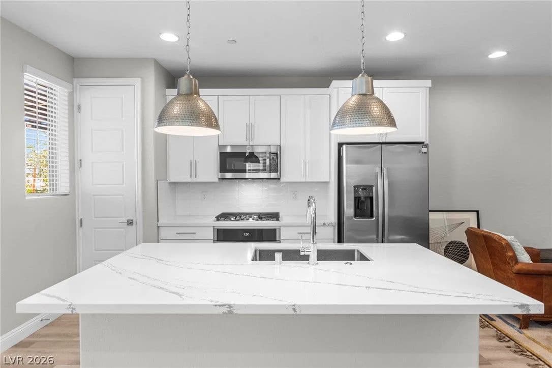 11676 Hamilton Lake Avenue photo 3
