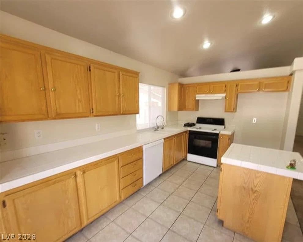 4856 Minturn Avenue photo 2