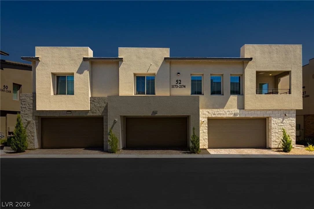 600 Carriage Hill Drive photo 2