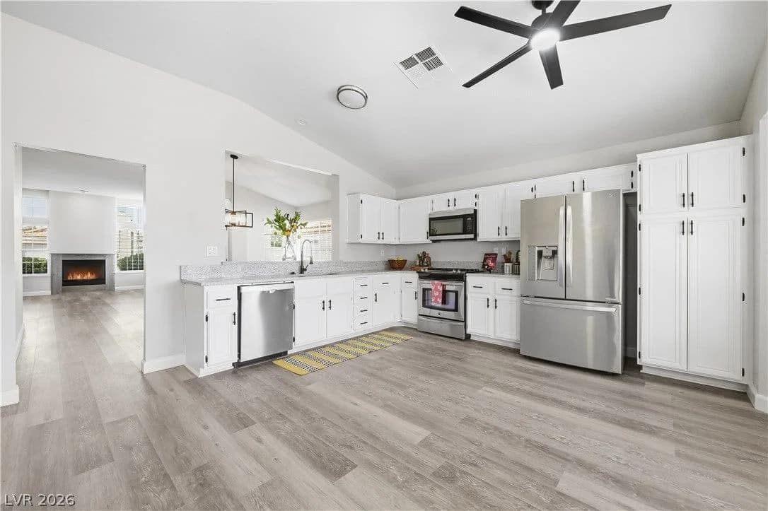 9817 Cross Creek Way photo 2