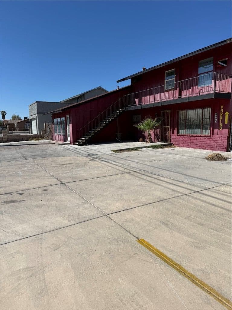 5473 SOUTH Eastern Avenue